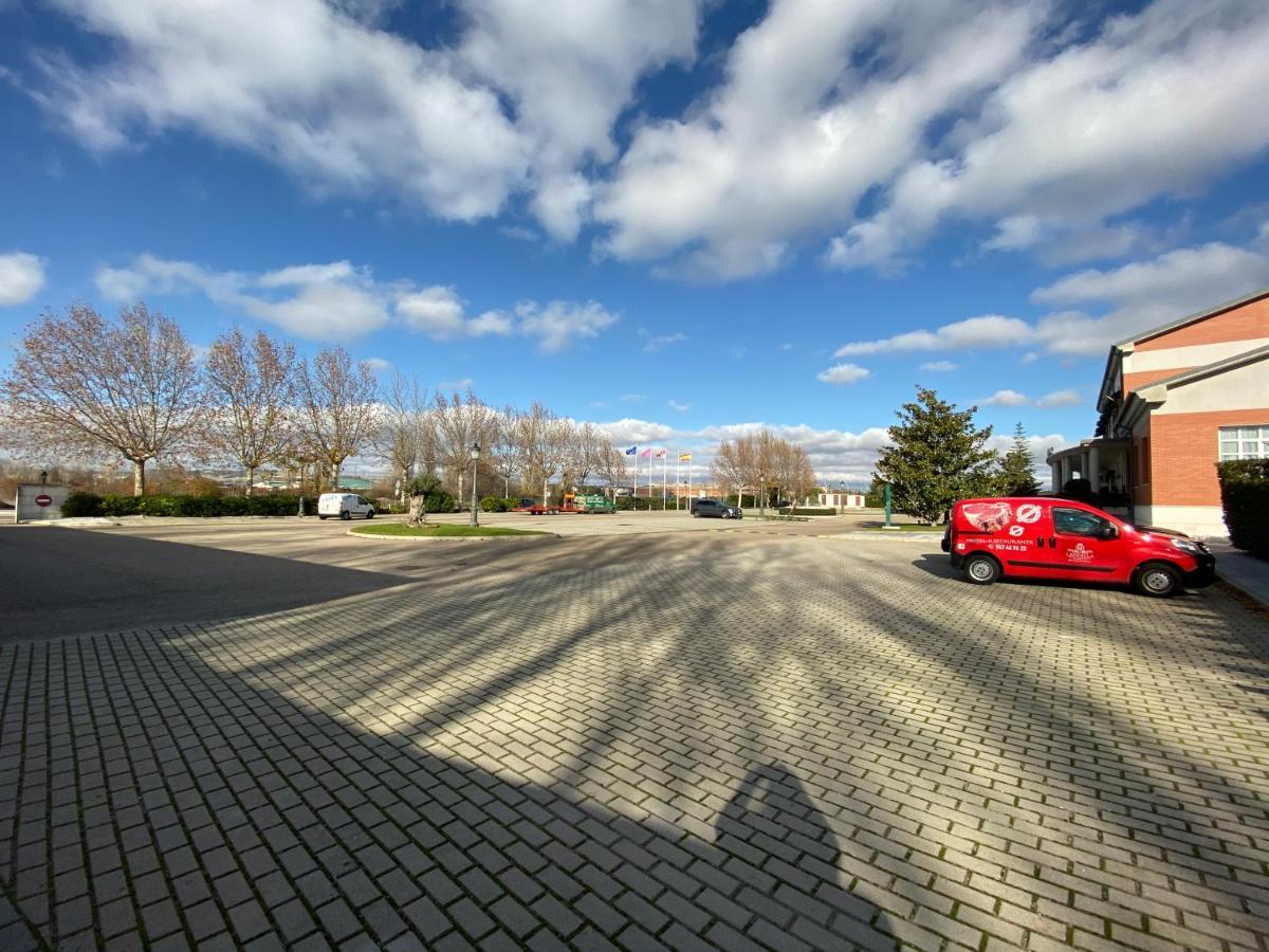 Hotel Lasa Sport Valladolid Dış mekan fotoğraf